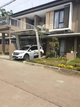Rumah di sewakan di cluster buah batu square belakang Transmart