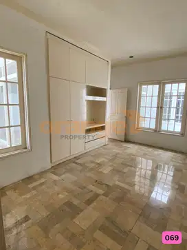 Di Jual cepat rumah Bergengsi di Pondok Indah, Jakarta Selatan.