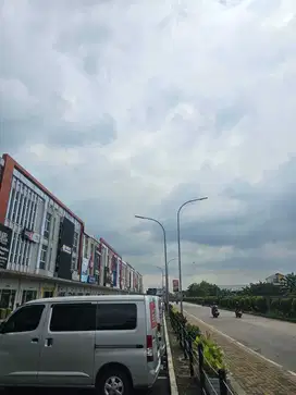 Dijual Rumah ada Kolam Renang di Cluster Lavesh Harapan Indah Bekasi