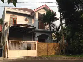 Dijual Rumah 2 Lantai di Anggrek Loka Sudah di Renovasi