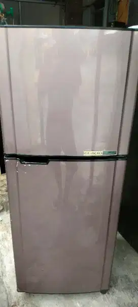 Kulkas 2 pintu merk THOSIBA