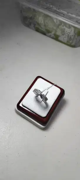 Cincin wanita berlian mata satu