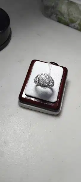 Cincin wanita berlian dan emas