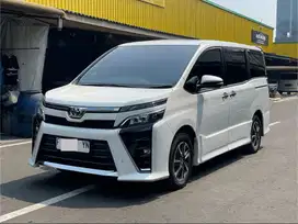 TOYOTA VOXY 2.0 AT PUTIH 2019