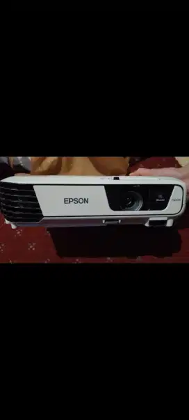 Proyektor Epson bekas