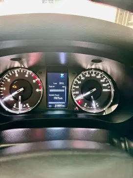 HILUX V matic 2023 LOW KM