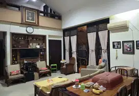 Rumah 2 Lt SHM 124 m2. Hanya 3 menit ke Pasar Segar Graha Raya Bintaro