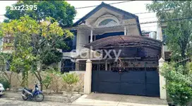 JUAL RUMAH 2 LANTAI TERAWAT SIAP HUNI ARAYA 1