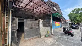Dijual Rumah + Gudang Strategis di Joyosuran, Surakarta.SHM  5.8 M