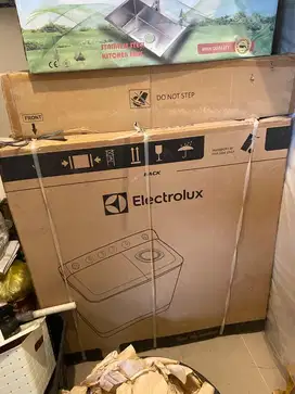 Mesin Cuci Electrolux  2 Tabung EWS13261WA