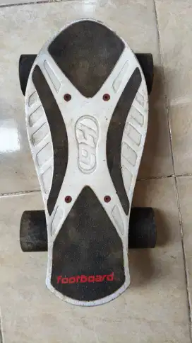 Footboard single foot skateboard