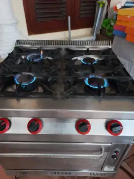 Kompor 4 tungku oven, Stove 4 buner with oven Bekas Resto Ex Cafe