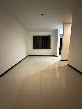 Disewakan Rumah 2 Lantai di Taman Kopo Indah TKI 5