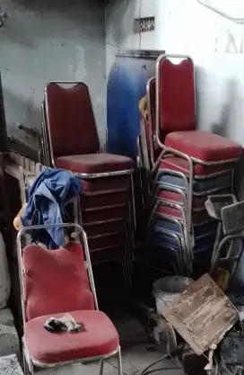 Kursi jenis futura,  rusak 25-50%