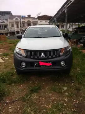 Jual mitsubishi triton HDX manual 4x4 2017 murah aja