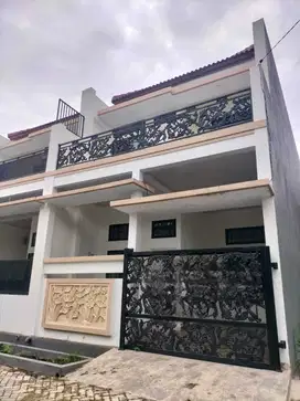 Dijual Rumah Besar Mewah Tingkat 2 di Harapan Indah - Milikilah Segera