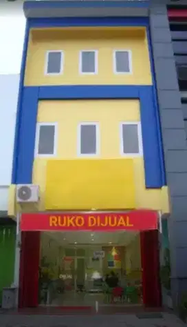 RUKO 3 LANTAI DI RUNGKUT ASRI SIAP HUNI