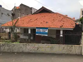 Dijual Tanah dan Bangunan dengan lokasi strategis