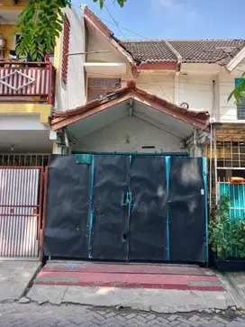 rumah ruko 2 lantai di Taman palem