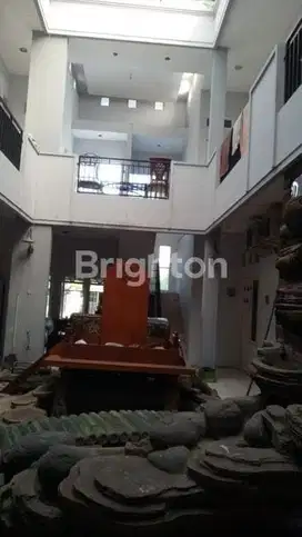 RUMAH KOST GAYUNGSARI DEKAT MASJID AGUNG AL AKBAR