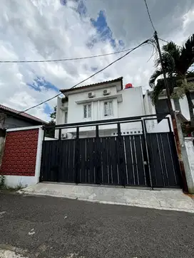 Rumah Elegan Modern Sayap Jl. Logam