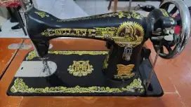 Mesin jahit antik Butterfly beserta meja merk Shanghai