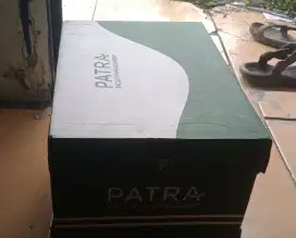Jual sepatu baru  size 40  dua pasang hanya 15000p