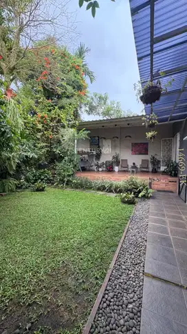 Dijual Rumah Hommy Dan Nyaman dekat stasiun di Bintaro Jaya