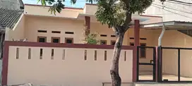 Disewakan Rumah Luas 179m² di Taman Harapan Baru! Cocok untuk Keluarga