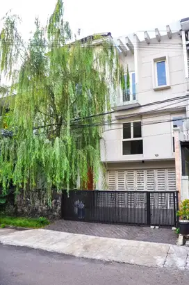 Rumah Dijual Kebayoran Baru. Barito Area, Dkt MRT - Blok M. NEGO
