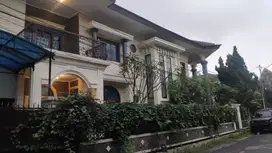 Fully furnished Disewakan rumah lux daerah antapani bandung
