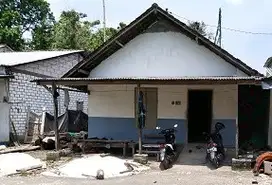 Rumah Kelurahan Slaharwotan Kecamatan Ngimbang  Kabupaten Lamongan