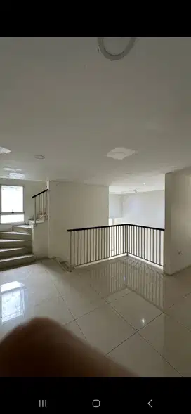 Dijual cepat rumah 2.5 lantai di citra 7 semi furnished