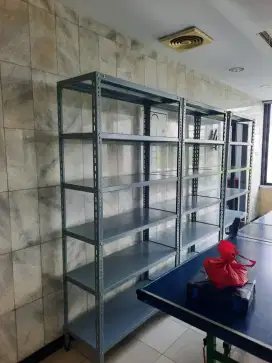 Rak besi perlengkapan usaha anda