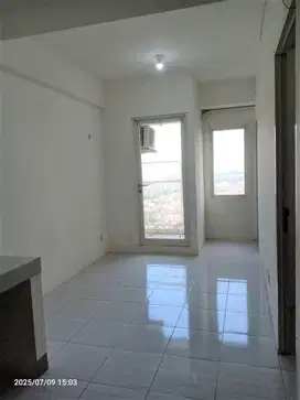 Disewakan Apartemen Puncak CBD Wiyung 2BR Kosongan Ada AC 1 Konekting
