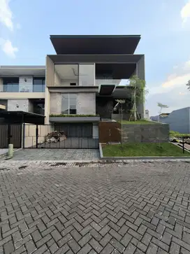RUMAH CITRALAND NEW MINIMALIS 3 LANTAI, GARASI, CARPORT