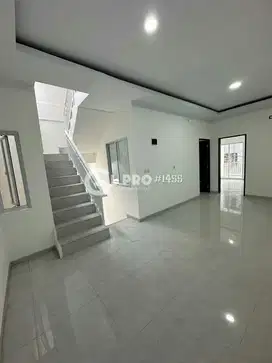 Dijual Rumah Baru 3 Lantai Siap Huni Bebas Banjir Bisa KPR Bank