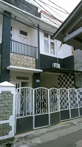 Rumah Bagus Siap Huni 2.5 Lt akses mobil di Condet