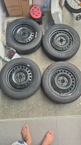 Dijual ban dan velg ukuran 185/65 R15