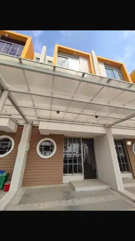 Dijual murah Rumah PIK 4,5x10 3Lt 3BR kosongan