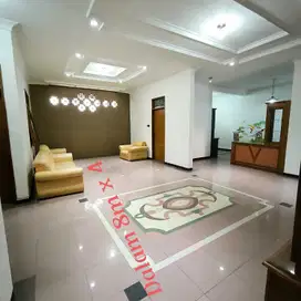 Disewakan Rumah Cantik Terawat di Batununggal Permai