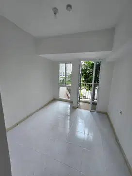 Disewakan murah Apartemen Tokyo PIK Studio AC lantai rendah view taman