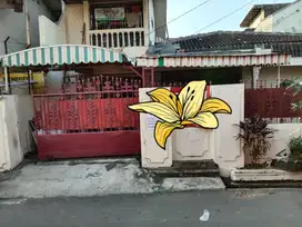 Dijual Rumah Strategis 1 1/4 Lantai di kemuning Utan Kayu Utara Jkt