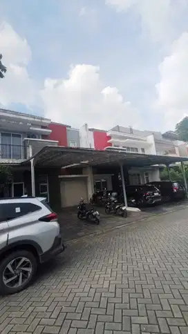 Dijual Rumah Bagus Strategis di Cluster Amerika Latin Green Lake
