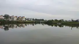Dijual Rumah Bagus Tepi Danau di Cluster Lavesh Harapan Indah