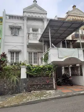 Dijual Rumah SHM 3 Lantai Luas 180 m Strategis di Citragran Cibubur