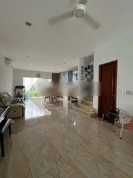 Rumah PIK Golf Island Sudah Renovasi dan Furnished 8x25 Violin