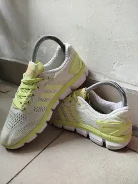 Sepatu Adidas climachill original second bagus size 37.5