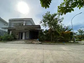 Rumah hook bagus dan halaman luas di cluster sentul city