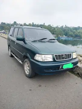 Mobil Toyota Kijang kapsul MT 1.8 LSX, warna hijau